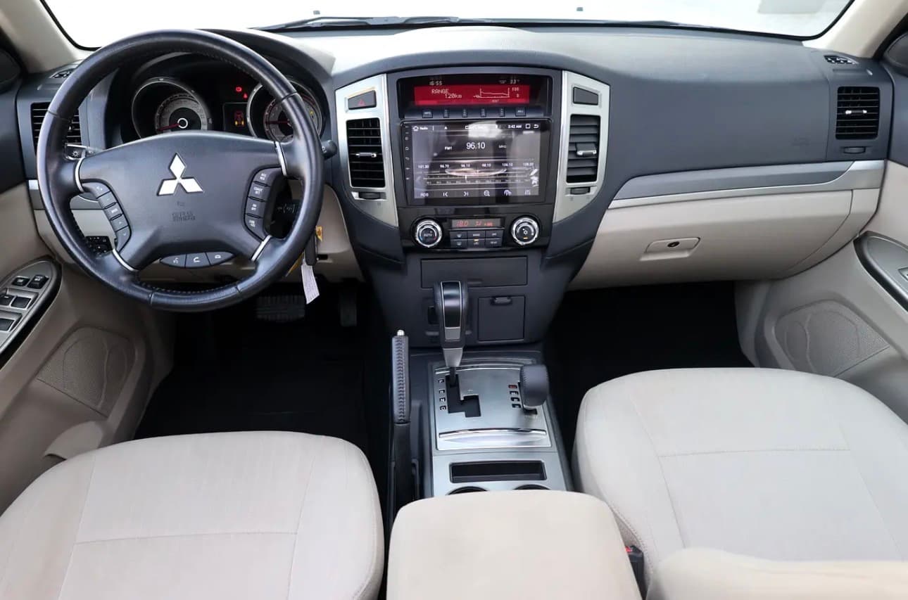 Mitsubishi Pajero GLS-2022-60,000KM-GCC Specs-Excellent Condition  - Thumbnail 10