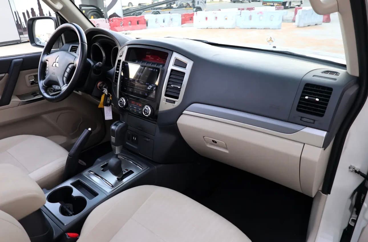 Mitsubishi Pajero GLS-2022-60,000KM-GCC Specs-Excellent Condition  - Thumbnail 12