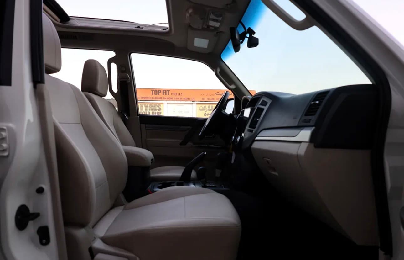 Mitsubishi Pajero GLS-2022-60,000KM-GCC Specs-Excellent Condition  - Thumbnail 13