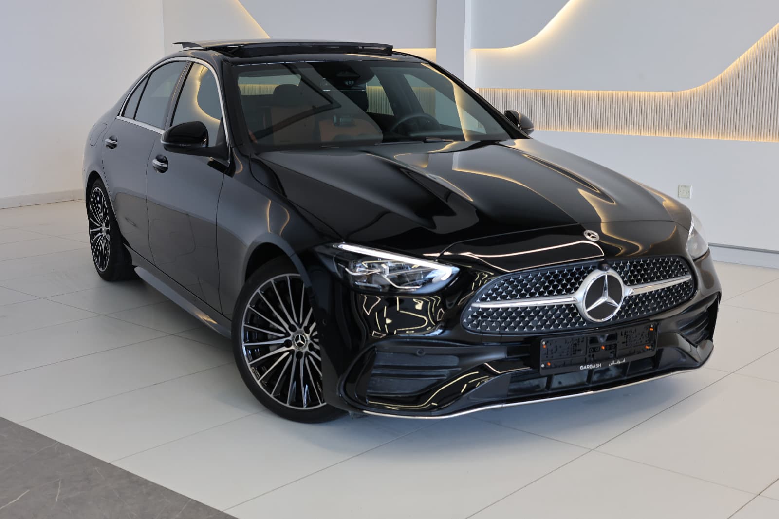 Mercedes-Benz C200-2025-3900KM-GCC Specs-Under warranty & Seems-Brand new - Thumbnail 2
