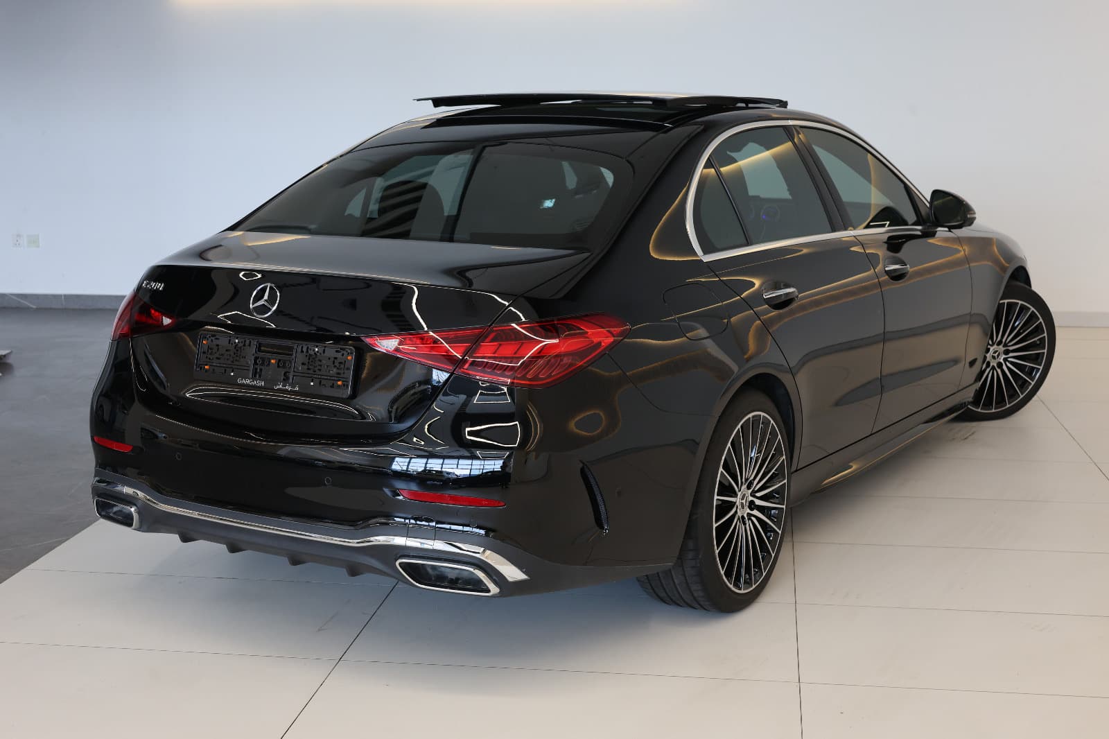 Mercedes-Benz C200-2025-3900KM-GCC Specs-Under warranty & Seems-Brand new - Thumbnail 3