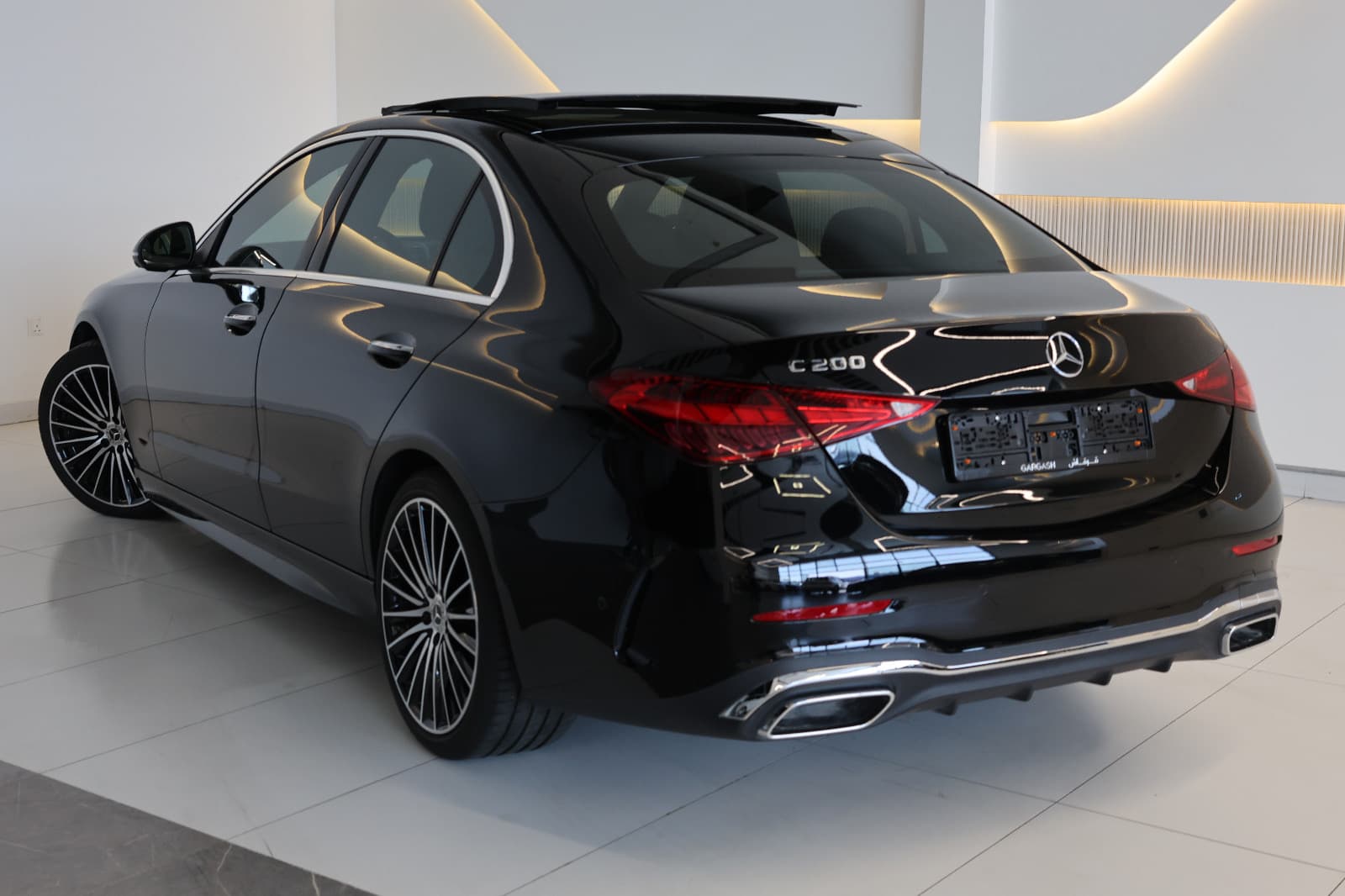 Mercedes-Benz C200-2025-3900KM-GCC Specs-Under warranty & Seems-Brand new - Thumbnail 4