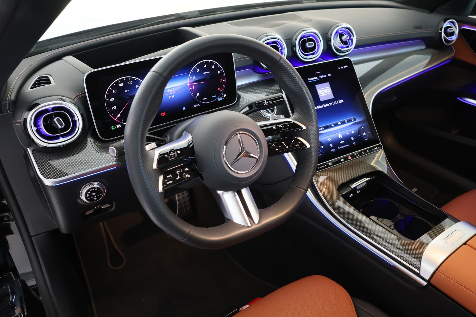 Mercedes-Benz C200-2025-3900KM-GCC Specs-Under warranty & Seems-Brand new - Thumbnail 10