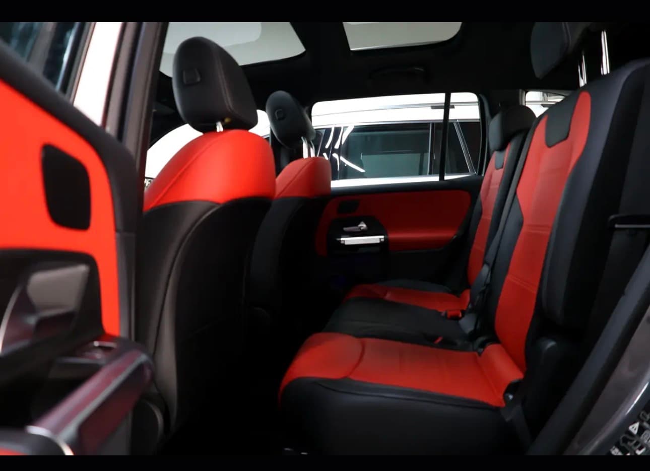 Mercedes-Benz GLB 250-4 Matic AMG -Under warranty &service  - Thumbnail 13