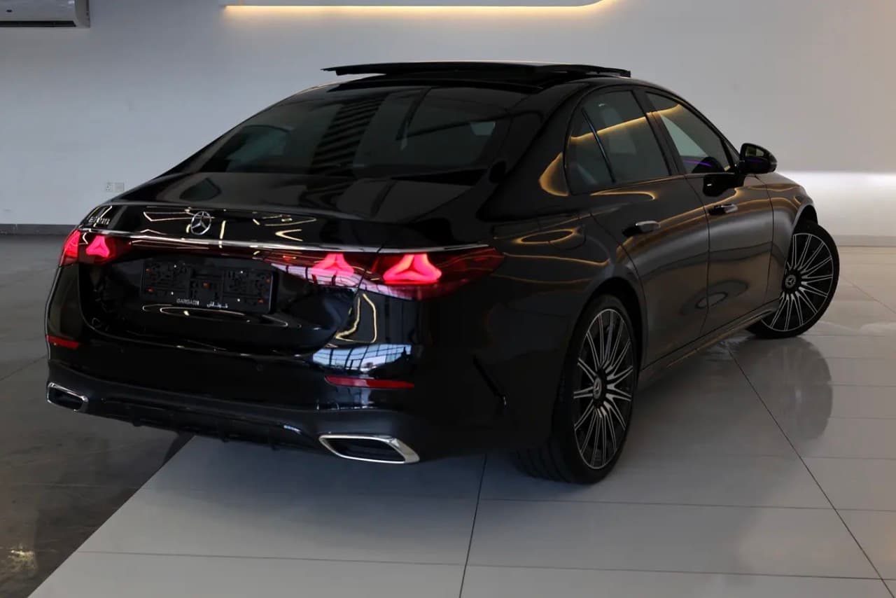Brand new 2025 Mercedes-Benz E 300 - Thumbnail 3