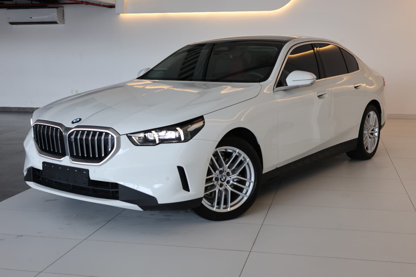 2026 BMW 520i - Image 1