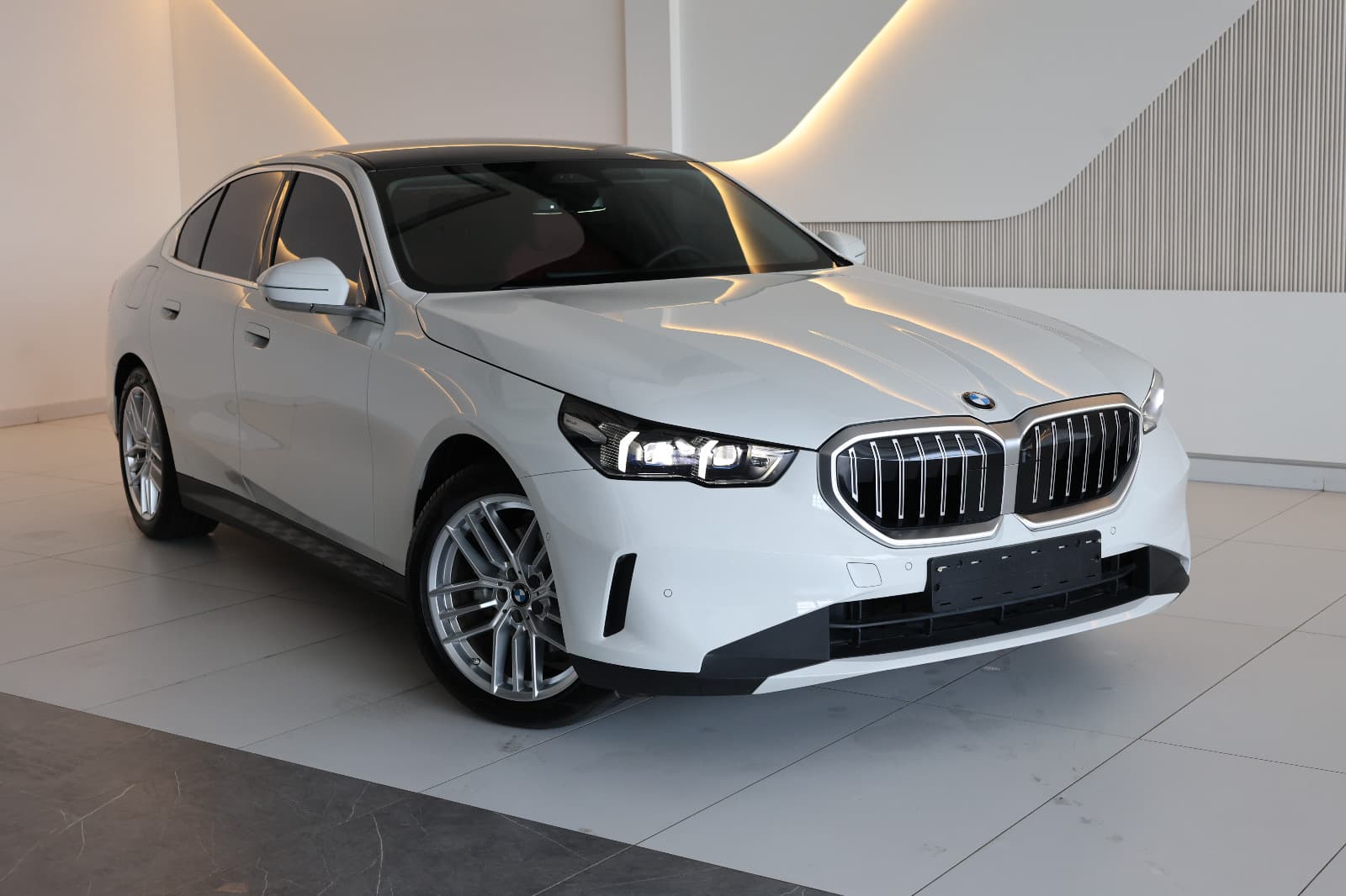 2026 BMW 520i - Thumbnail 2