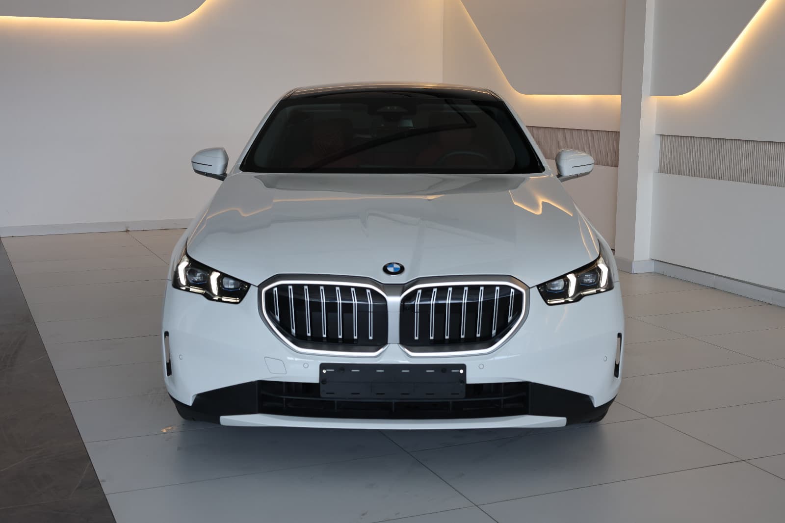 2026 BMW 520i - Thumbnail 5