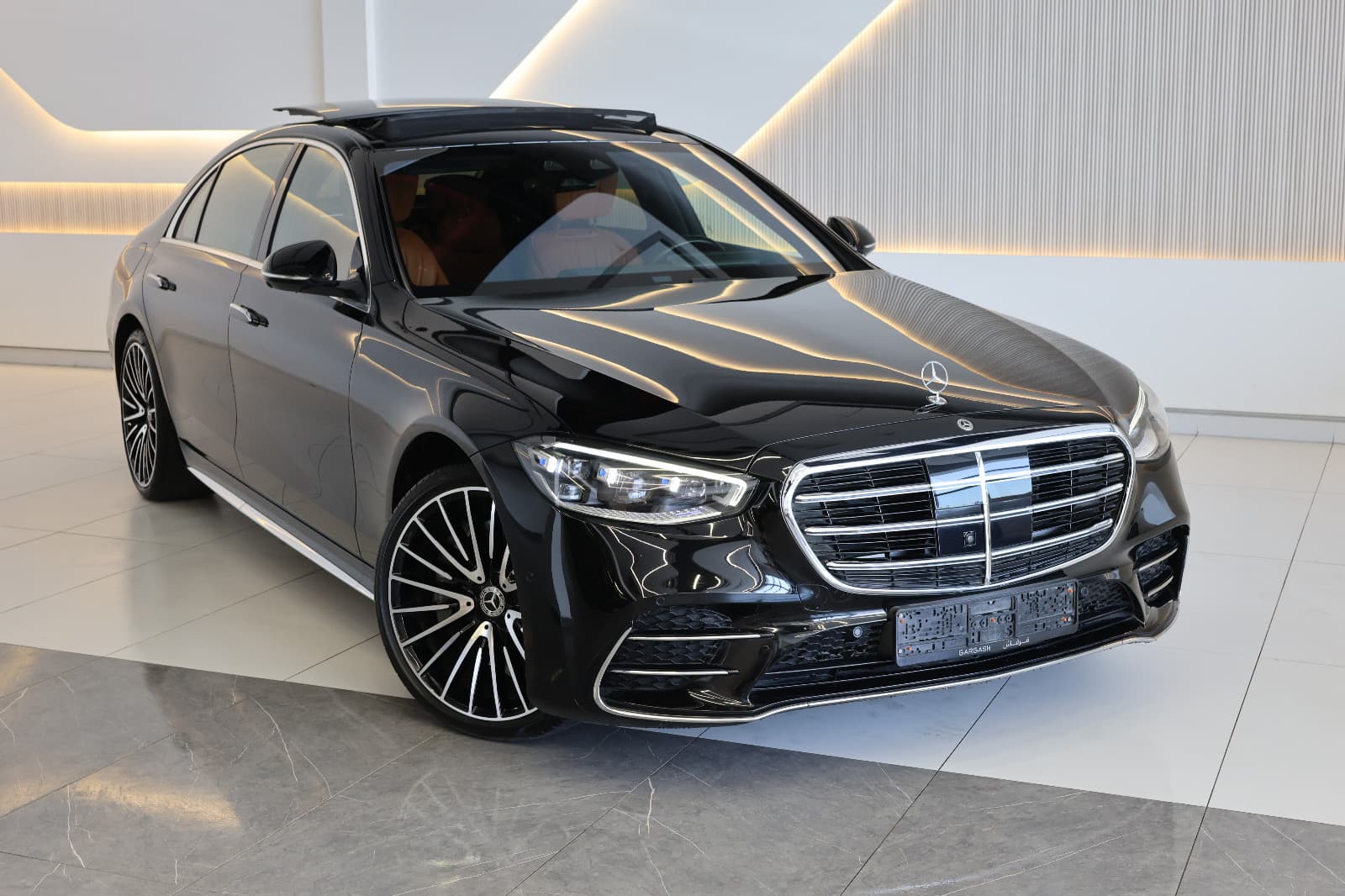 Mercedes- benz S500 4 matic-under warranty and service  - Thumbnail 2