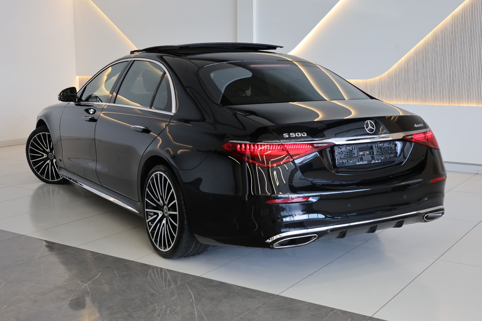 Mercedes- benz S500 4 matic-under warranty and service  - Thumbnail 4