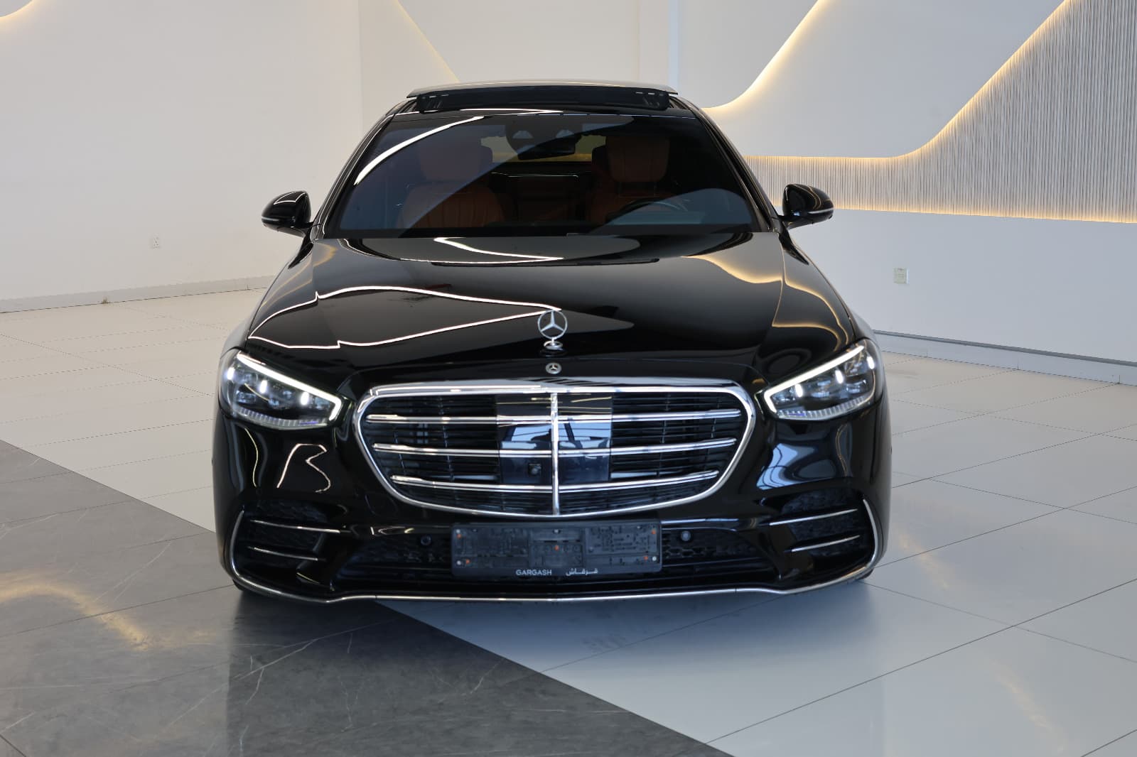 Mercedes- benz S500 4 matic-under warranty and service  - Thumbnail 5