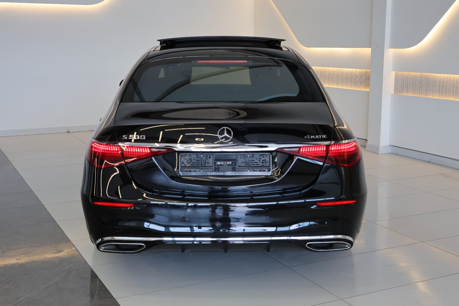 Mercedes- benz S500 4 matic-under warranty and service  - Thumbnail 6
